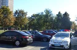 У Києві зловили зловмисників, які викрадали автівки на вантажівці