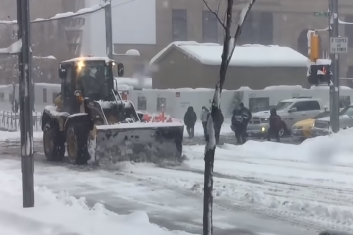 Канадську провінцію Альберта завалило снігом. На дорогах сталося більше 200 ДТП