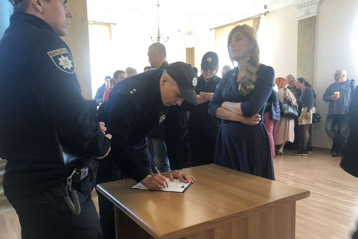 Інцидент у міськраді Миколаєва: поліція затримала двох нападників