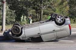 Lada перелетіла розділовий газон, врізалася в Fiat і перекинулася