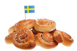 Как испечь «плюшки», которыми баловался Карлсон: рецепт из Швеции