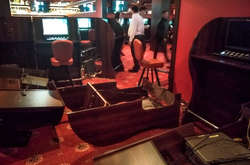 На Печерську молодики в масках влаштували погром у «Національній лотереї»