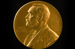 Лауреатами Нобелевской премии мира в 2018 году стали Денис Муквеге и Надя Мурад