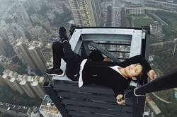 Неутешительная статистика: Ученые подсчитали, сколько человек в мире умерли делая селфи