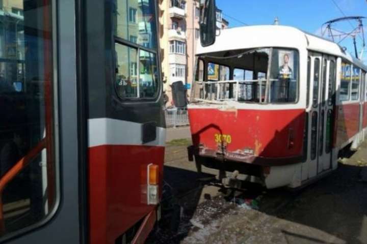 У Харкові зіткнулися два трамваї, є постраждалі