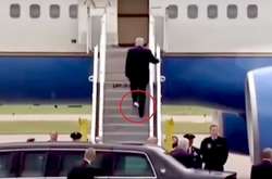 Туалетний папір на взутті: Трамп публічно осоромився 