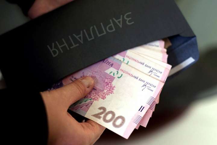 Фіскали підрахували, скільки українців отримує зарплату в «конверті»