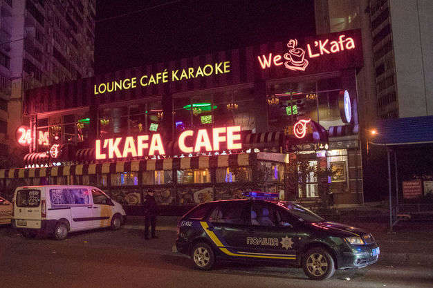 Стрілянина на Позняках: дві людини у лікарні, три - у поліцейському відділку