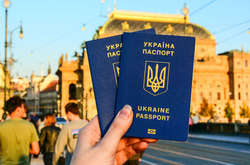 МЗС: українці можуть подорожувати без віз до 85 країн (список)