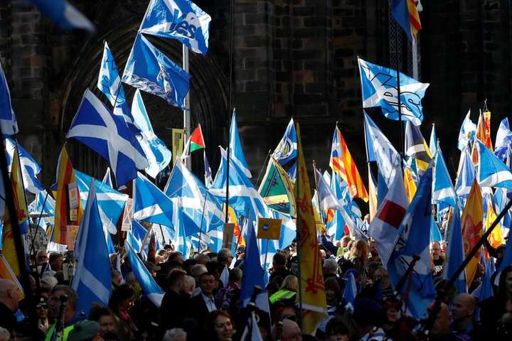 В Единбурзі десятки тисяч людей вийшли на марш за незалежність Шотландії