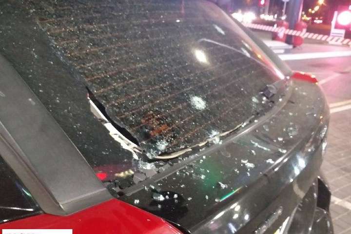 Невідомі впритул розстріляли автомобіль з одеським активістом