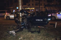П’яний водій Uber протаранив стовп, скалічивши пасажира