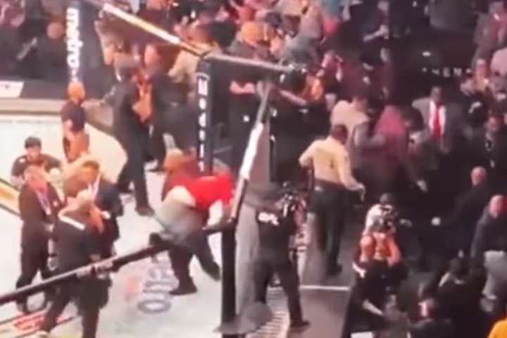 Бійка Нурмагомедова після бою з Макгрегором: відео з усіх ракурсів