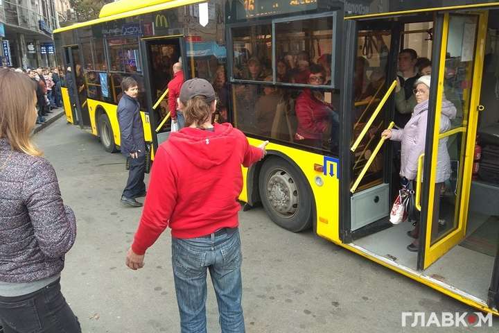 У Києві змінився маршрут нічного тролейбуса