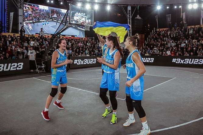 Як збірна України отримувала медалі чемпіонату світу з баскетболу 3х3. Відео