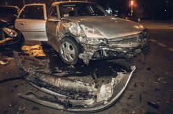 Обидві машини сильно пошкоджені