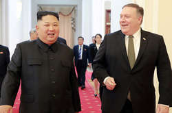  Лидер КНДР Ким Чен Ын и госсекретарь США Майк Помпео  