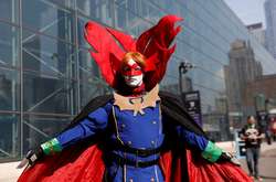 Неймовірні яскраві костюми відвідувачів New York Comic Con 2018. Фотогалерея