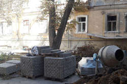 На Дворянській намагалися спиляти найстаріший каштан Одеси