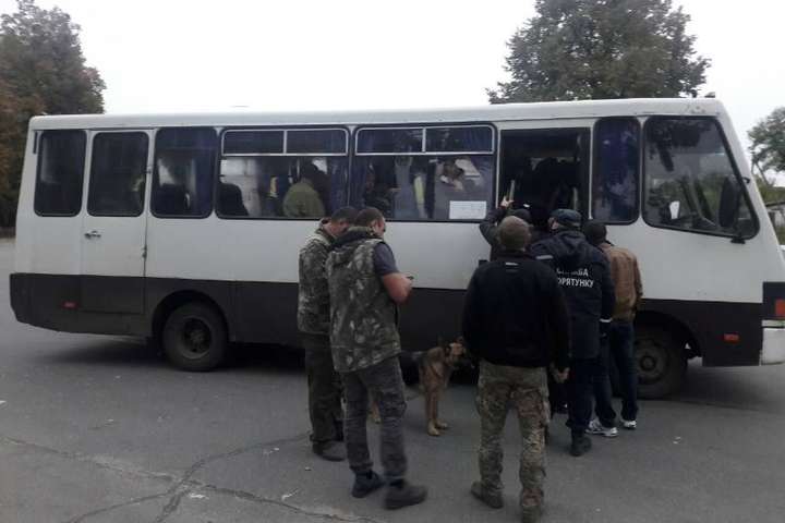 Вибухи на Чернігівщині: місцеві жителі розповіли, як проходить евакуація