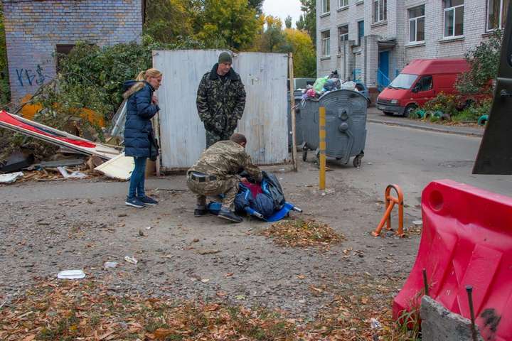 На території школи у центрі Києва виявлено тіло чоловіка