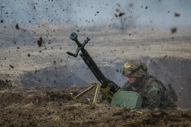 Окупанти 16 разів відкривали вогонь по українських позиціях на сході України 