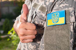 Как День защитника отечества стал Днем защитника Украины