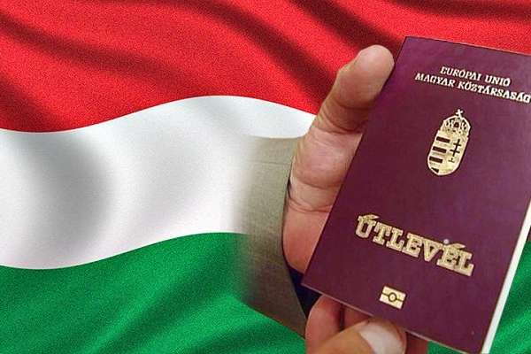 300 українських держслужбовців мають угорські паспорти - Миротворець