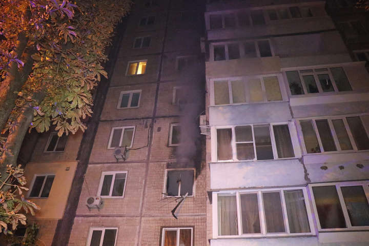 На Русанівці через пожежу евакуювали жителів багатоповерхівки