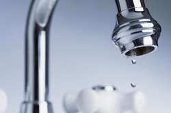 «Київводоканал» відключив воду у будинках на трьох вулицях (адреси)