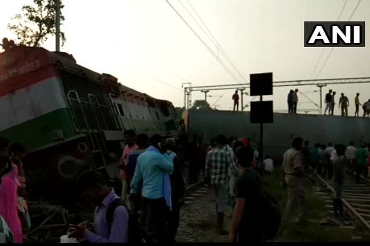 В Індії на залізниці сталася масштабна катастрофа, є загиблі