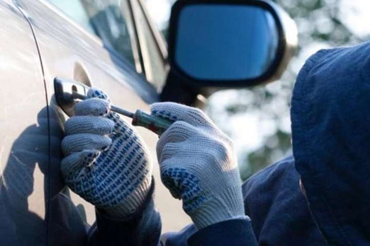 У Києві викрали автомобіль іноземного дипломата
