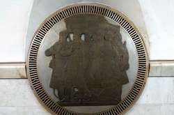 Декомунізація не дійшла до станції метро «Вокзальна» (фото)