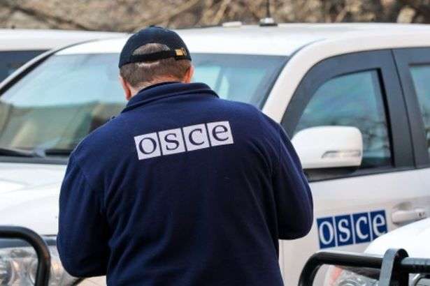 На Донбасі бойовики відкрили обстріл, під який потрапили представники ОБСЄ