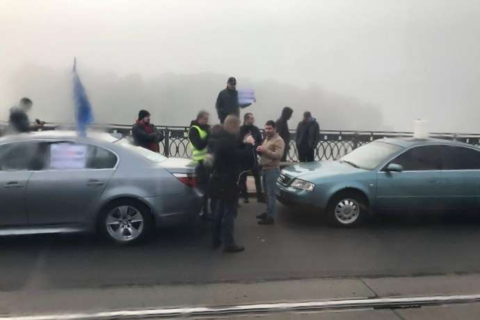 У Вінниці автомобілісти блокують мости через ціни на пальне