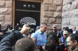 Кличко вийшов під мерію заспокоїти активістів