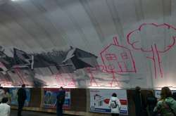 Вандали зіпсували мурал, що створюють на «Осокорках» відомі художники