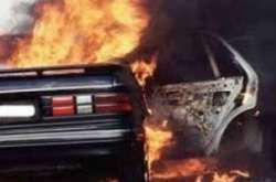 У центрі столиці горів Mercedes