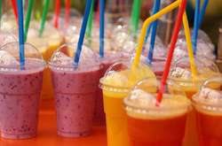 Євродепутати підтримали заборону пластикового посуду у ЄС з 2021 року