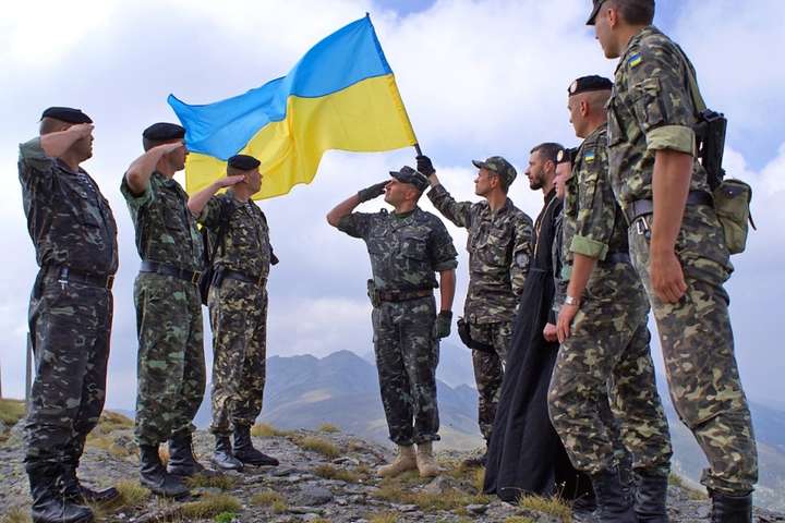 Президент підписав закон про нове військове привітання «Слава Україні!»