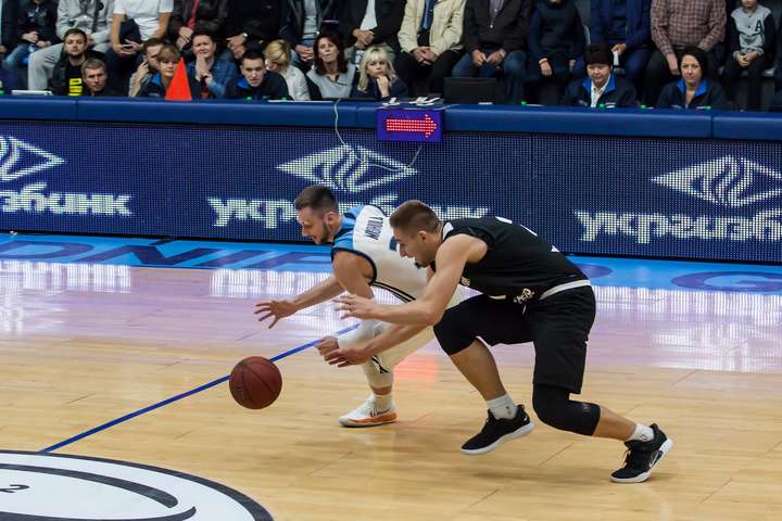 Американські ліги пропонують контракти двом українським баскетболістам
