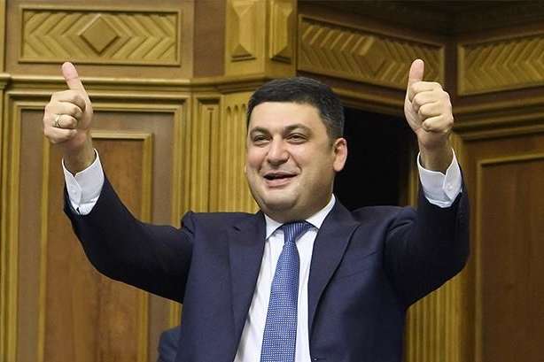 У Гройсмана проблема: прем'єру не хочеться до виборів виконувати обіцянки, видані МВФ - А після виборів хоч потоп. Гройсман вирішив проблему тарифів