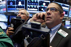 Біржі США й Азії різко впали через доповідь МВФ