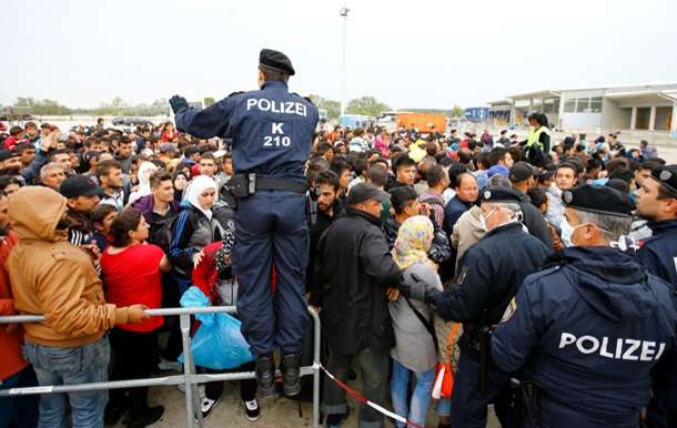 Австрія через мігрантів продовжить контроль на кордонах