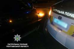 У Полтаві підліток на машині врізався в патрульний Prius 