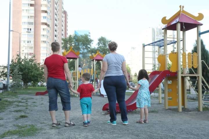 У Польщі суд дозволив лесбійській парі зареєструвати дитину