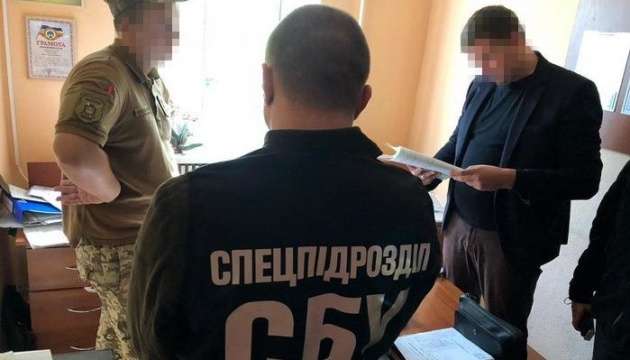 В Одесі працівник військкомату за хабарі звільняв призовників від служби в армії