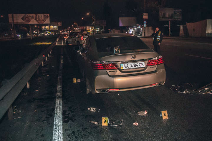 На Кільцевій дорозі у Києві Honda на смерть збила двох пішоходів