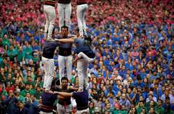 Як у Каталонії будували гігантські вежі з людей. Фантастичні фото