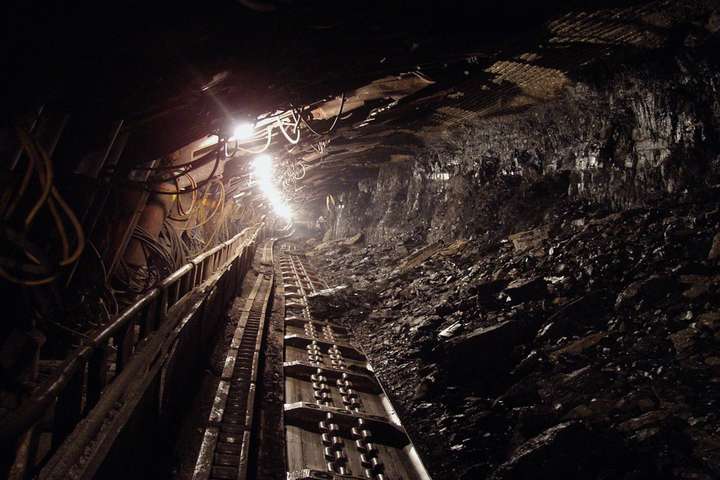 На Донбассе из-за выброса угля на шахте погиб горняк